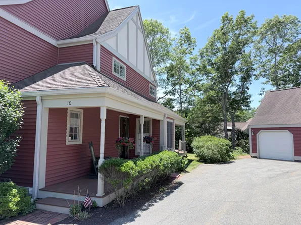 10 Village Green Circle UNIT 10, Mashpee, MA 02649