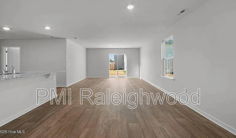 286 Palm Dr — Photo 5
