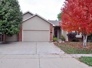 1618 E Windwood Cir, Derby, KS 67037