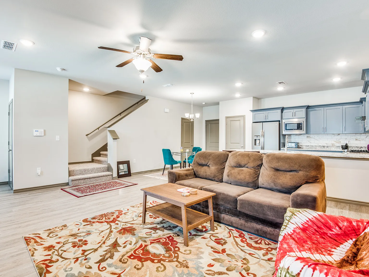 3 bed, 1951 sqft, $2,595 — Photo 4