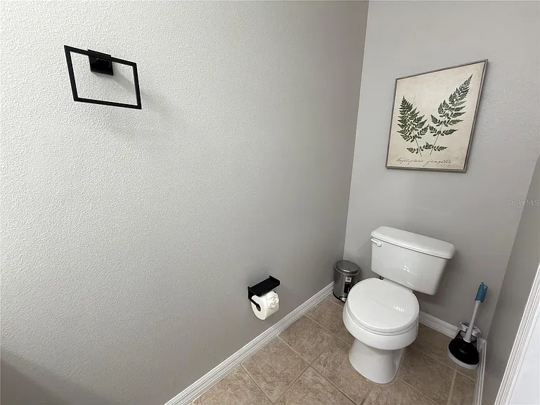 734 Monroe Cir — Photo 29