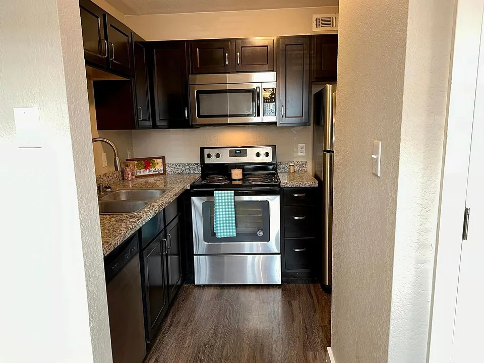 Residences at Lakeshore