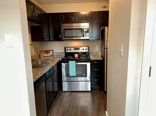 Residences at Lakeshore