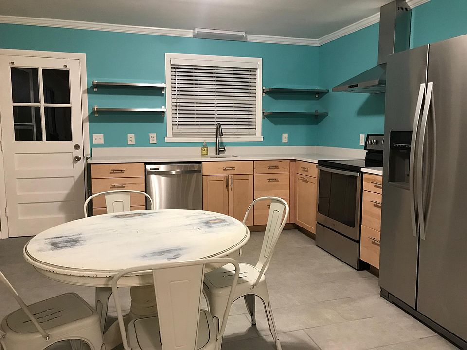1st image of 1704A Gale Ln