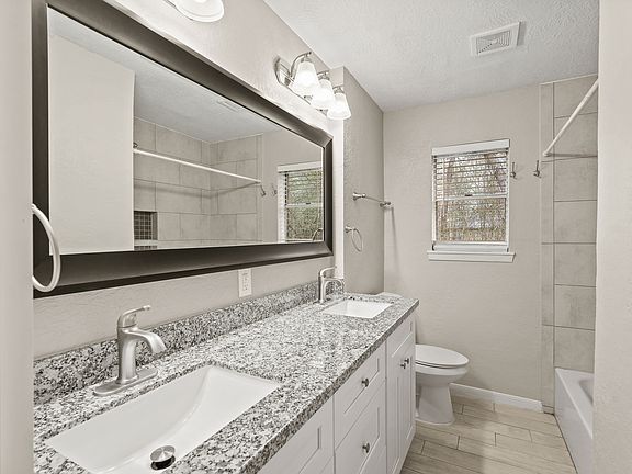 5th image of 105 Navajo St