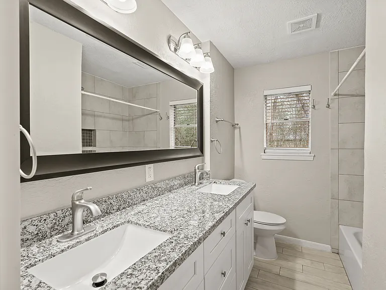 105 Navajo St — Photo 5