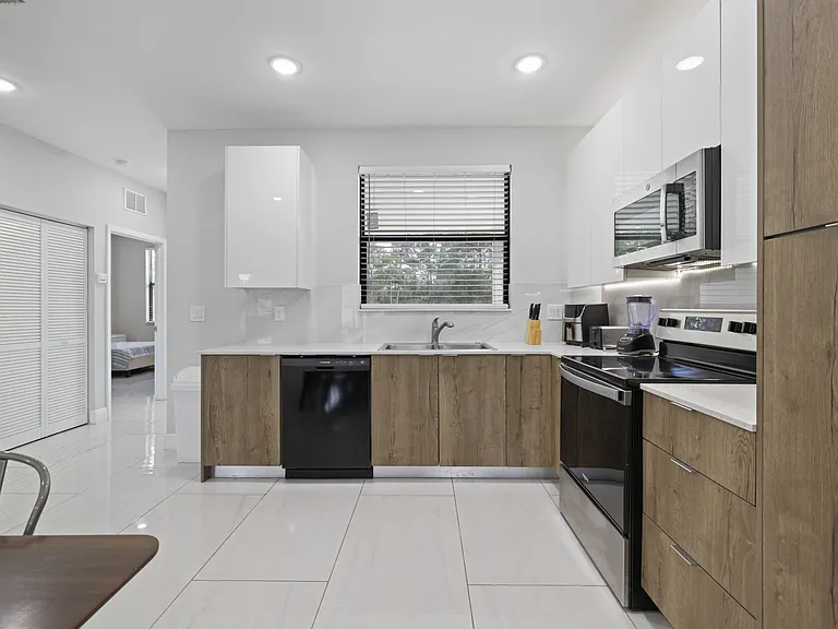 2011 Olsen Ln — Photo 13
