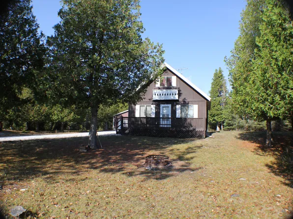 36089 E Bass Cove Rd, Drummond Island, MI 49726