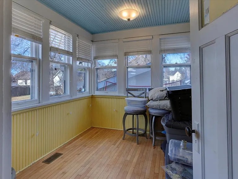 2115 3rd St E — Photo 23
