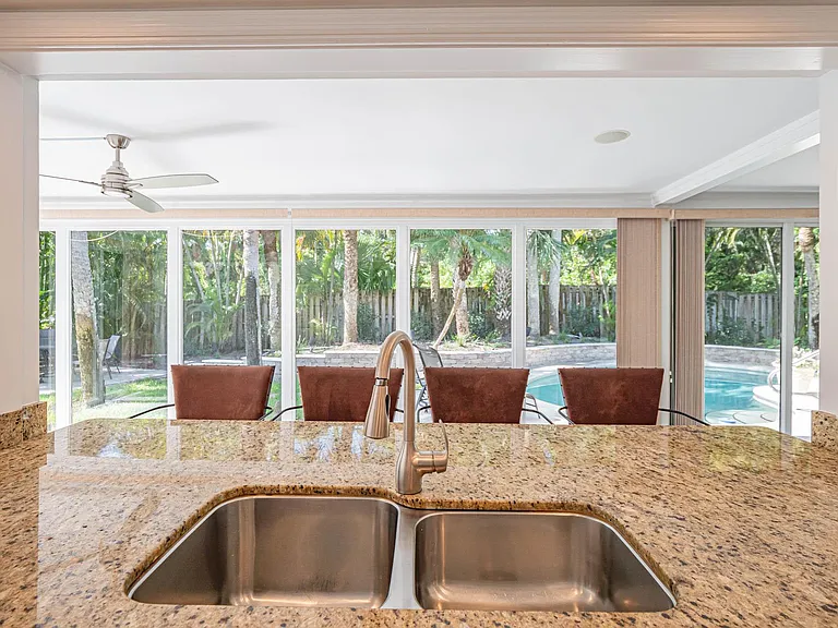 1425 Treasure Cove Ln — Photo 20