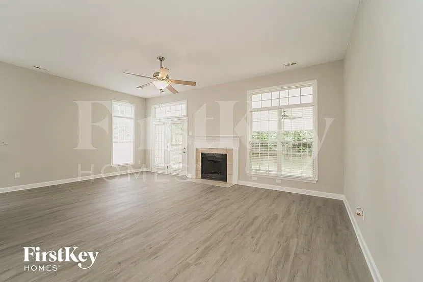 4 bed, 2.0 bath, 2417 sqft, $2,635 — Photo 3