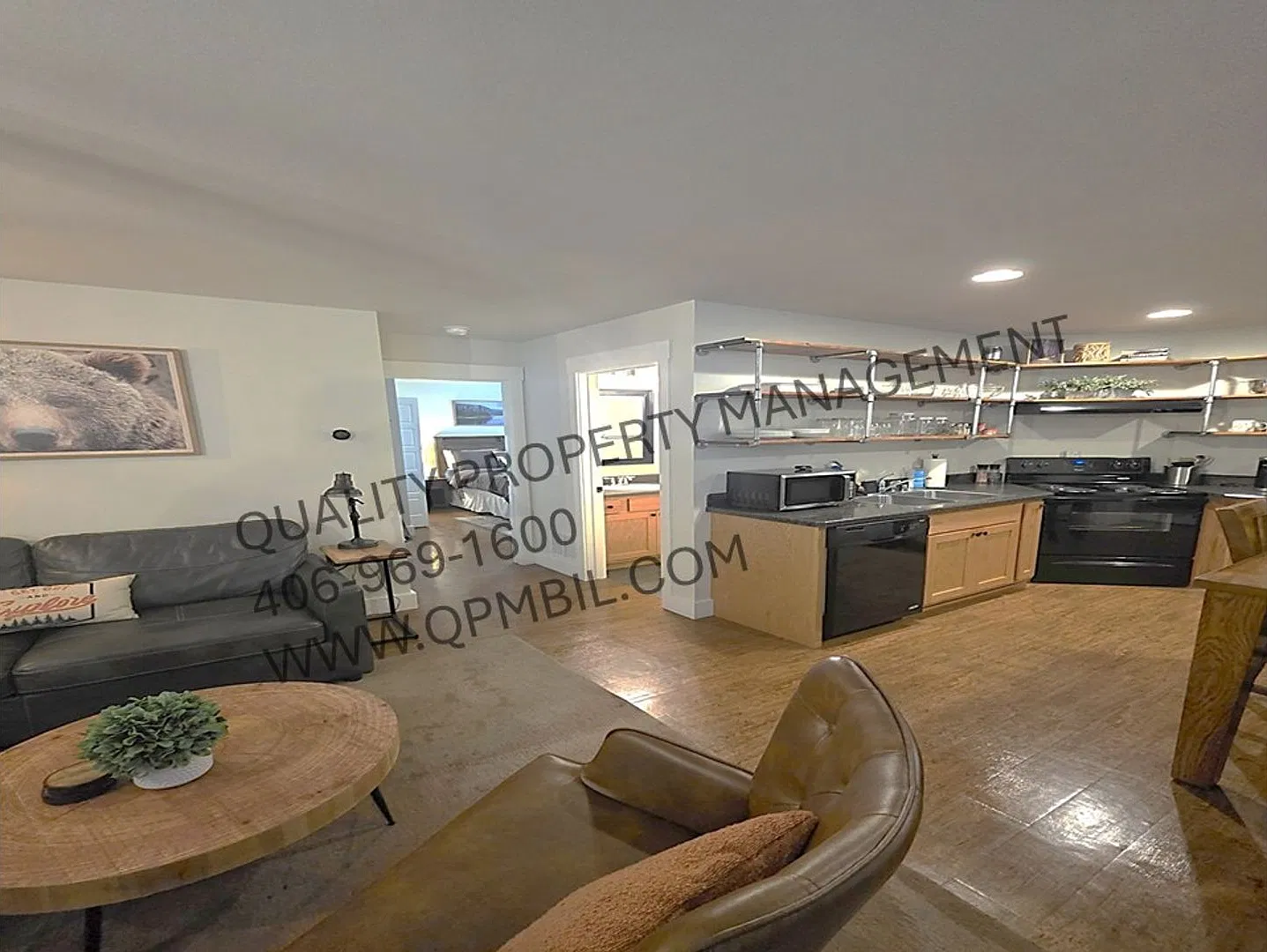 1 Bed 1 Bath Furnished Upstairs Apartment — Photo 2