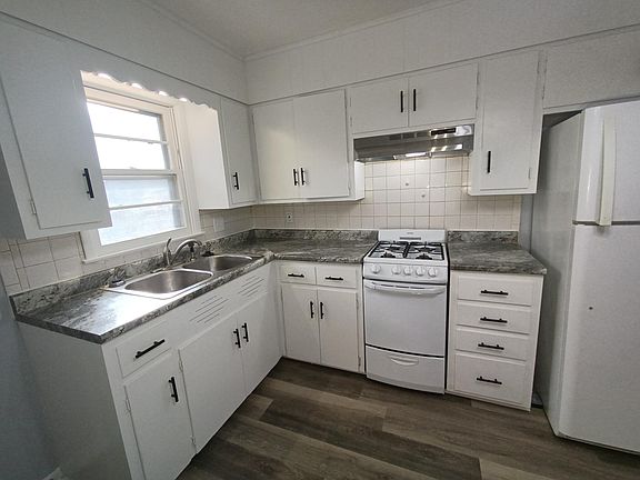 3rd image of 1509 W Waldo Ave