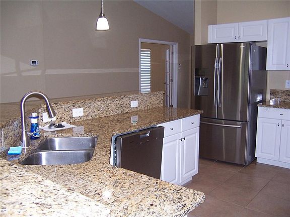 4th image of 1568 Fairoaks Dr