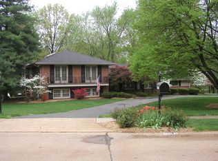 12048 Berkley Manor Dr, Saint Louis, MO