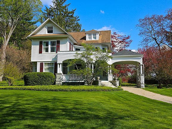 2nd image of 4 Lakeview Ave