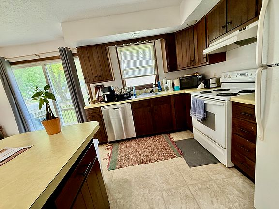 3rd image of 620 7th Ave NW #622