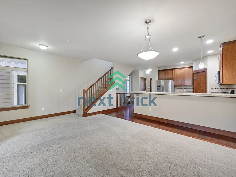 3813 NE 3rd Pl — Photo 4