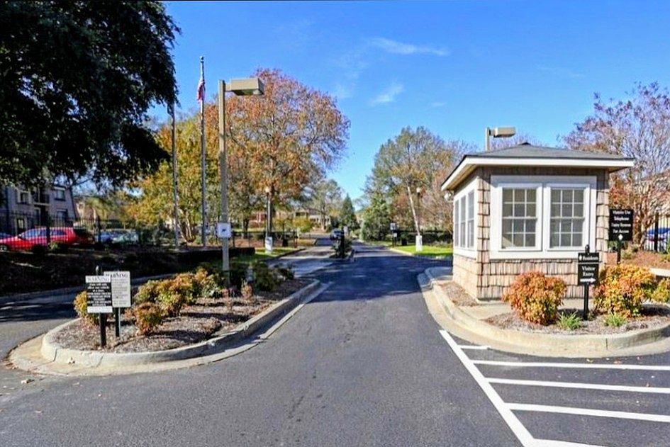 Private gated main entrances with visitors entrance as well