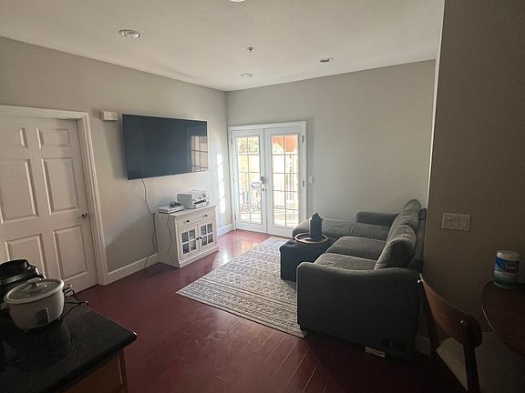 2nd image of 7056 Fulton St