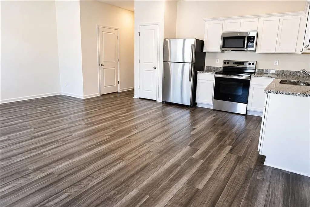 3 bed, 2.5 bath, 1421 sqft, $1,900 — Photo 3