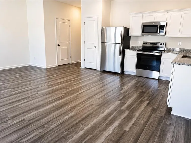 2095 Emerson Dr — Photo 3