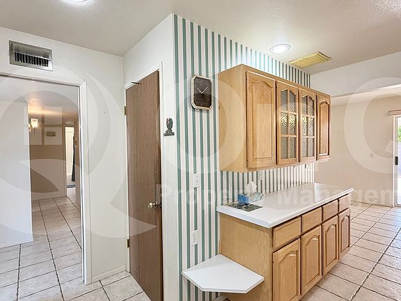 4th image of 4043 E Carol Cir