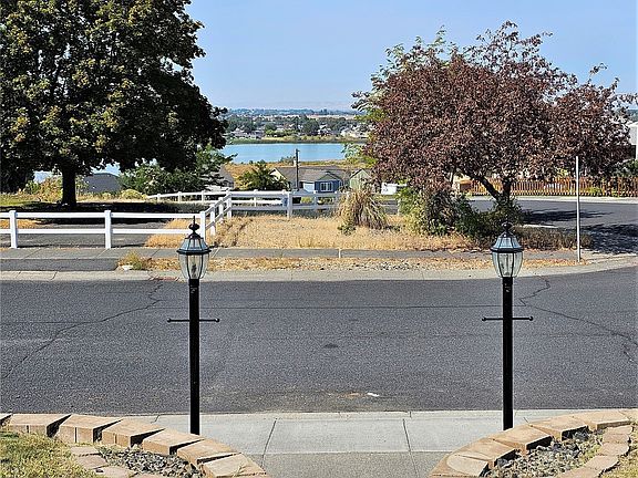 2nd image of 2005 S Crestmont Drive