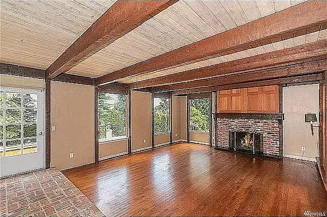 5 bed, 3763 sqft, $6,900 — Photo 2