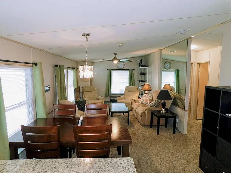 75 Hewlett Dr — Photo 9