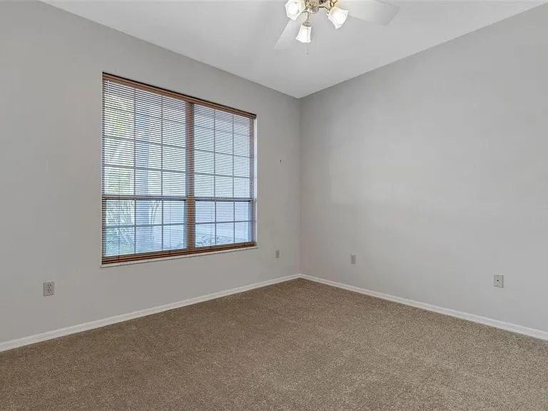 4044 Penshurst Park — Photo 38