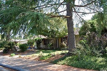 1st image of 870 Oak Ln