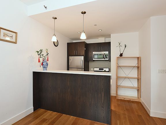4th image of 14021-1A 32nd Ave