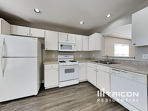 5th image of 7561 Oxford Garden Cir