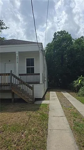 2 bed, 1.0 bath, 870 sqft, $1,275 — Photo 2