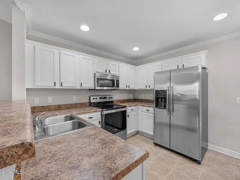 421 Ridgeway Dr — Photo 5