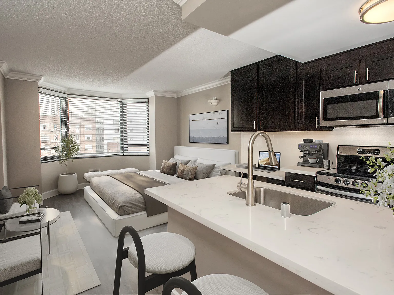 Tower 737 Condominium Rentals — Photo 4