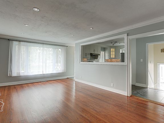4th image of 894 Krosno Blvd #1