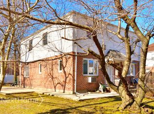 5654 207th St, Oakland Gardens, NY 11364