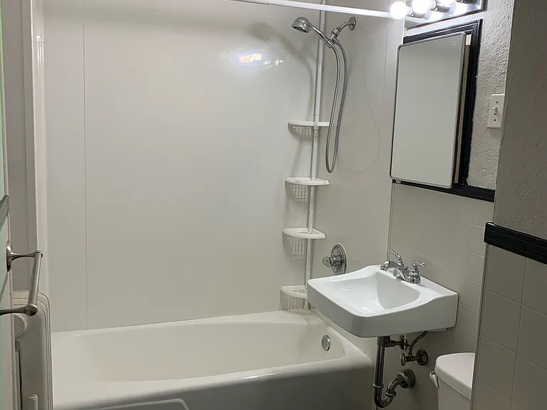 105 Lyman St #1R — Photo 13