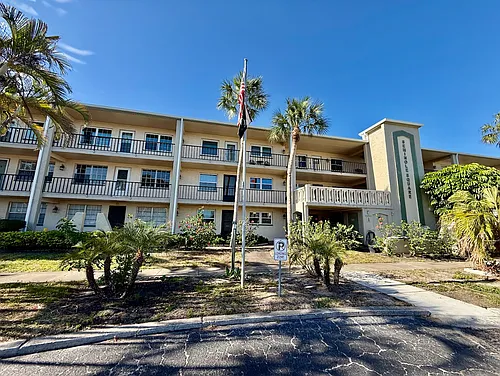 11700 Park Blvd Photo 1