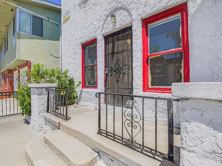 1045 E 4th Street — Photo 39
