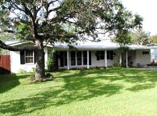 506 E Roca St, Refugio, TX 78377