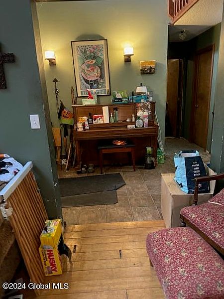 2nd image of 8 Fox Hollow Lane