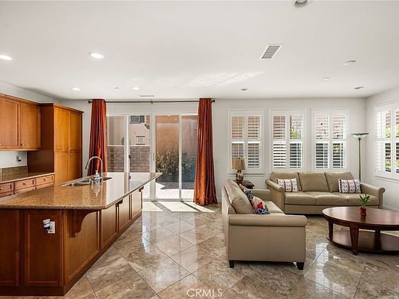 4th image of 2748 E Coalinga Dr