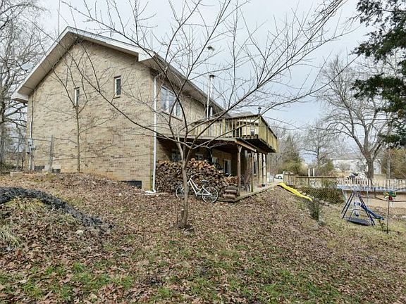 3rd image of 194 Dogwood Ln