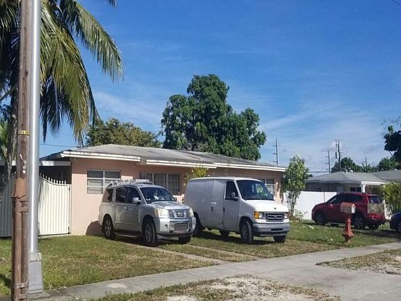 5th image of 779 W 64th Dr