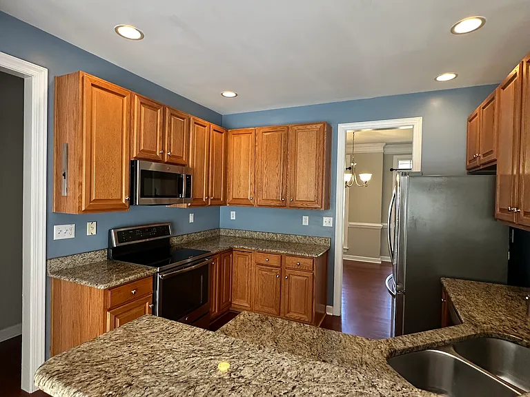 717 Bluffcreek Dr — Photo 11