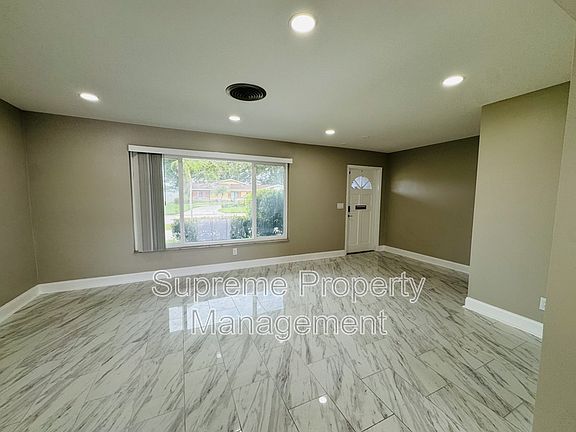 3rd image of 4837 Dover St NE