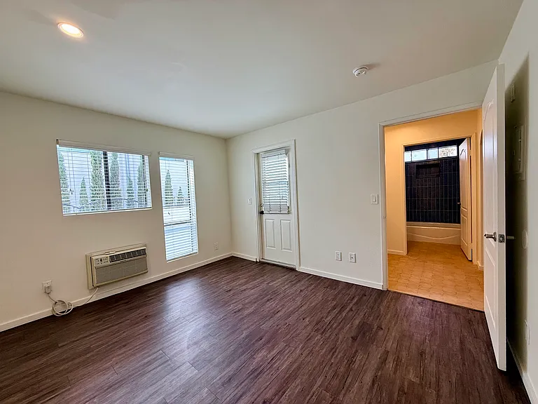Mansfield Terrace Apartments — Photo 47